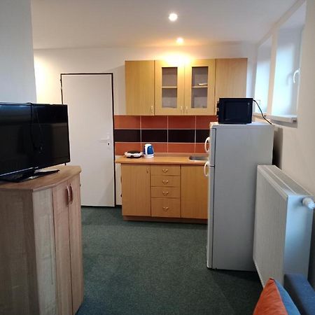 Apartman Obecni Hostinec Provodov (Hradec Kralove) Экстерьер фото