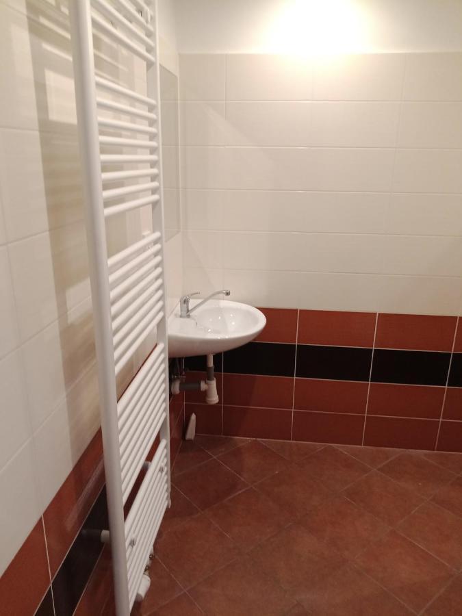 Apartman Obecni Hostinec Provodov (Hradec Kralove) Экстерьер фото