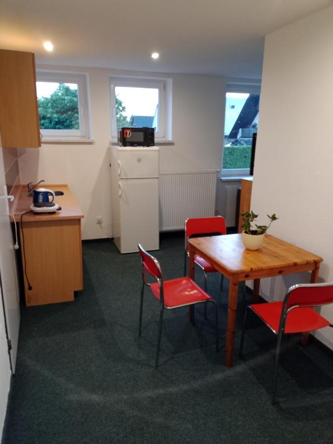 Apartman Obecni Hostinec Provodov (Hradec Kralove) Экстерьер фото