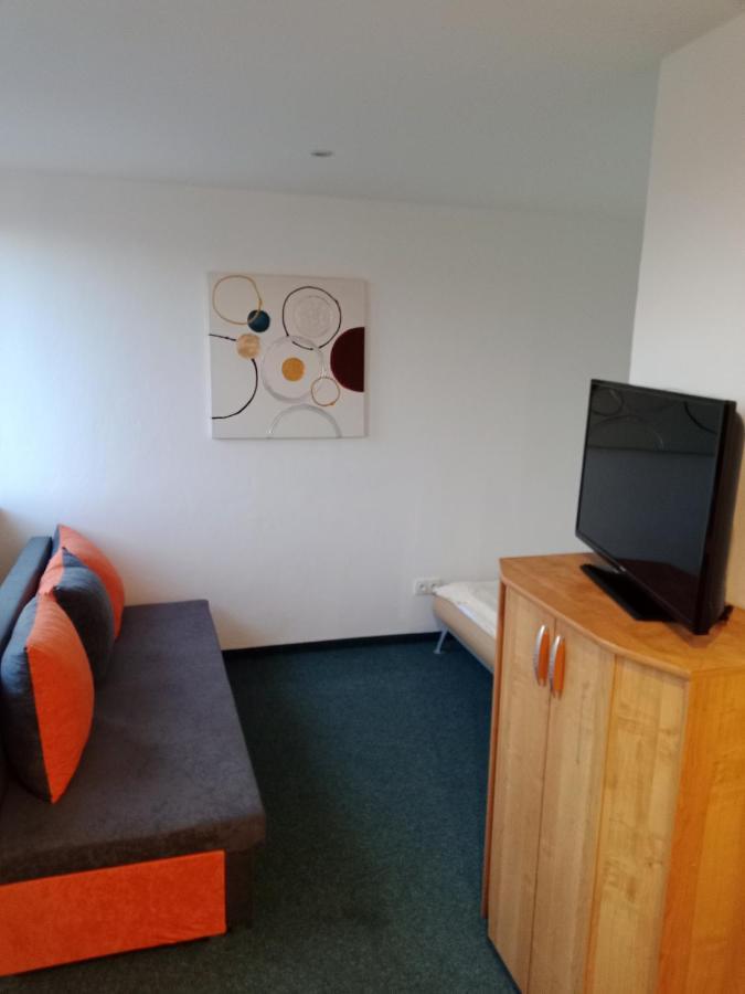 Apartman Obecni Hostinec Provodov (Hradec Kralove) Экстерьер фото
